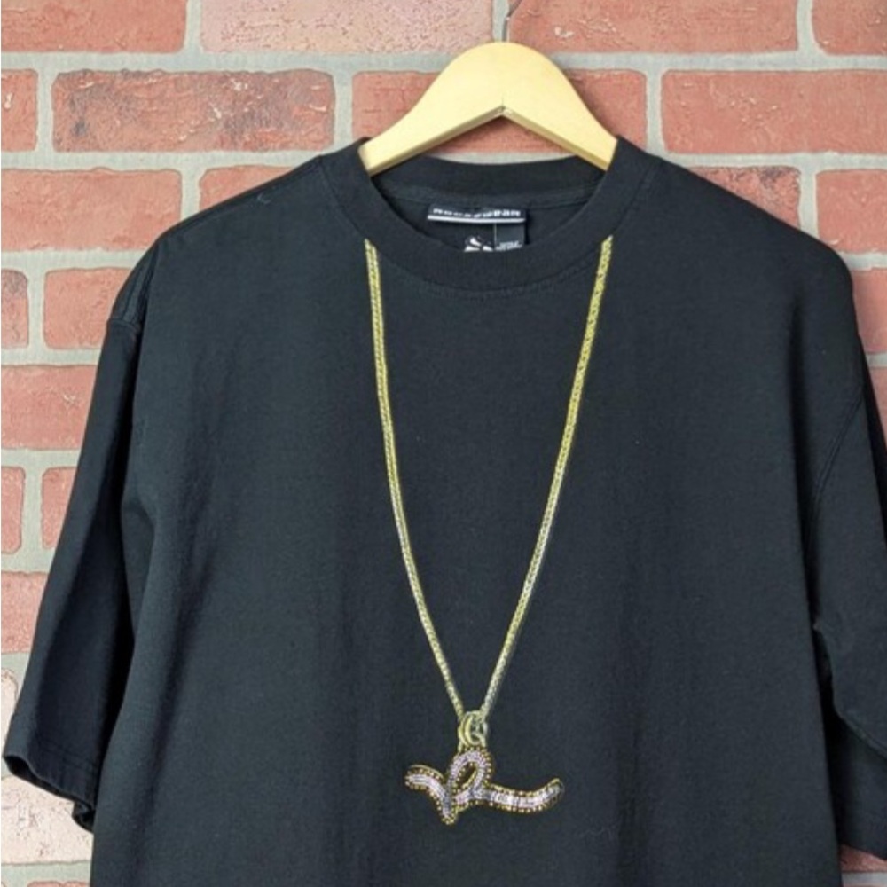 Vintage Y2K ROCAWEAR Gold Chain Tee
- Size XL Excellent condition